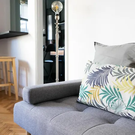 S Q U A Re Palace Gallery//apartment Bucharest