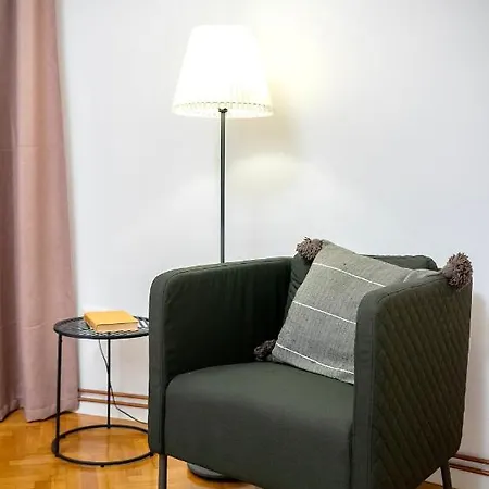 Apartment S Q U A Re Palace Gallery//apartment Bucharest
