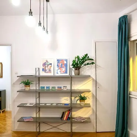 S Q U A Re Palace Gallery//apartment
