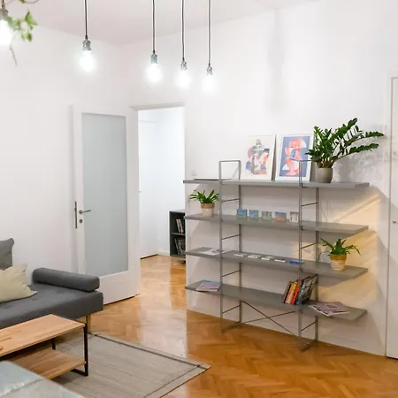 S Q U A Re Palace Gallery//apartment *