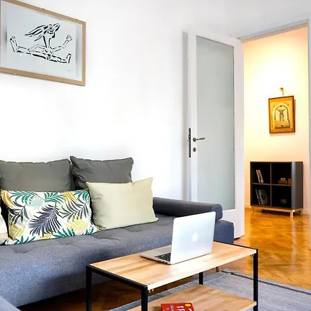 Apartment S Q U A Re Palace Gallery//apartment Bukarest