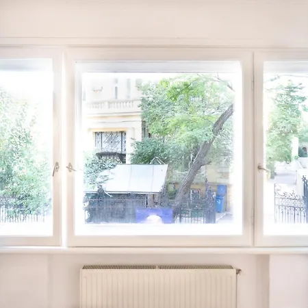 Apartment S Q U A Re Palace Gallery//apartment Bukarest